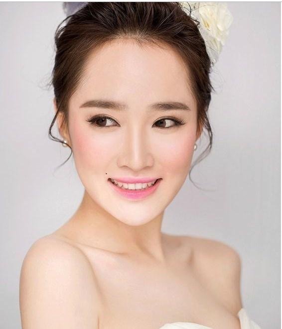 Trang điểm cô dâu tự nhiên
