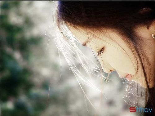  Stt vỗ về trái tim Đừng khóc nữa cô gái vì người đó không xứng đâu  