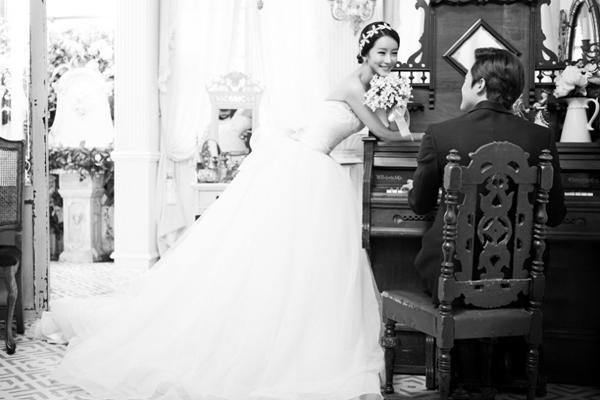 Chụp hình cưới trong phòng