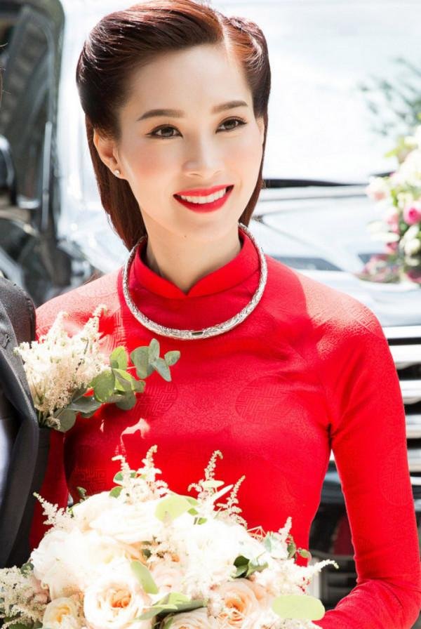Áo dài cưới bằng gấm