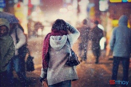Tháng 12 nhẹ nhàng đi tới, mỉm cười thật hiền trước những lo toan bận bịu của công việc và trách nhiệm, muốn sống bao dung hơn một chút mà thấy lòng còn nhiều những lấn cấn, vướng bận bao điều không thể tỏ bày cùng ai.
