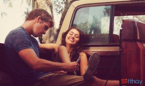 Status hay viết về tình yêu: Ai đã không phải của mình thì thôi, đừng giữ!