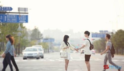Status buồn - Thà chẳng là gì, còn hơn giữ một mối quan hệ không rõ ràng