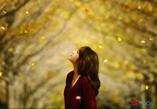 Status chào tháng 8 yêu thương về trong đôi mắt trong trẻo của em