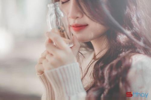 Status chào tháng 8 yêu thương về trong đôi mắt trong trẻo của em