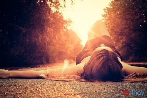 Cô đơn không phải là nỗi lo gì lớn lao, mà cô đơn là một tâm hồn đang muốn hoàn thiện hơn, tình cảm muốn được chín chắn chững chạc. Cũng như tôi muốn một mình như thế này, cuộc sống cũng không trêu ghẹo được, tự chủ bản thân và trên con đường hoàn thiện bản thân mình, tôi cần những lời khuyên để trở nên " chuẩn" hơn, sống cho đam mê... thưởng thức những âm thanh cao vút của cuộc sống, từng mùa trôi qua. Cô đơn là tâm trạng và cả tình yêu chứ tôi không hề lẻ loi trong cuộc sống của tôi. Những điều phí hoài t