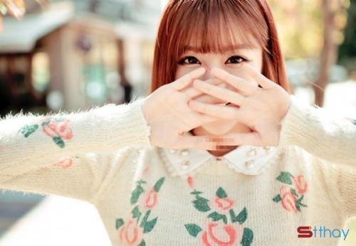 Khi còn nhỏ, cố gắng trở thành người này, người kia thật khó. Bây giờ nhận thấy cố gắng trở thành chính mình mới là chuyện không hề dễ dàng. 24 tuổi đầu óc vẫn bay bổng, mơ mộng như 1 đứa trẻ chưa chịu lớn, cố gắng tìm kiếm cho mình 1 định hướng, 1 ước mơ, 1 đam mê. Nhưng rồi sao, ngay cả việc mình thích gì, muốn làm gì và trở thành người như thế nào đến bây giờ vẫn là những câu hỏi thì bảo sao mình chưa làm được cái gì.