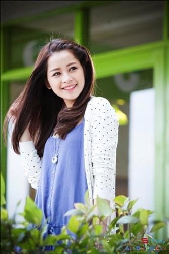 Status hay Em bước vào tuổi mười sáu đầy bất chợt song lại rất nhẹ nhàng như một cơn mưa rào mùa hạ tươi mát