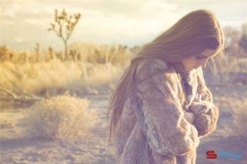 Status hay về cuộc sống Đôi lúc cũng cần phải có những khoảng lặng cô đơn và những bình yên trong chuỗi ngày cô đơn