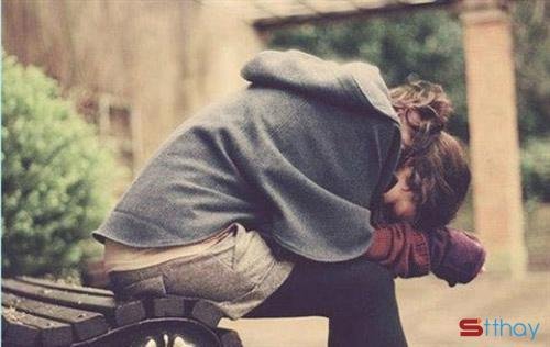 Status ngày xa nhau, em mới biết mình còn yêu anh rất nhiều