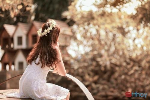 Status tâm sự Mệt mỏi rồi thì mở lòng đi em, vì con gái luôn cần được che chở