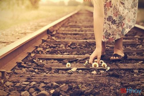 Status tình yêu Khoảng cách làm chúng ta rời xa nhau