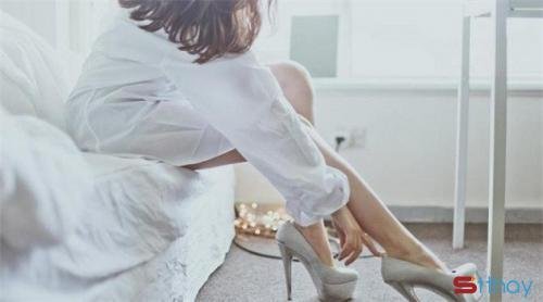 Status yêu thương Nỗi buồn vây quanh cô gái nhỏ
