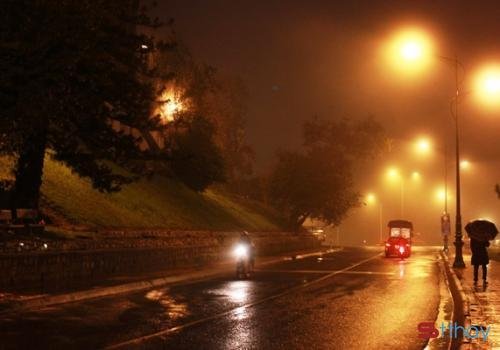 Stt đêm đông buồn khiến nỗi cô đơn như chìm vào không gian lạnh giá