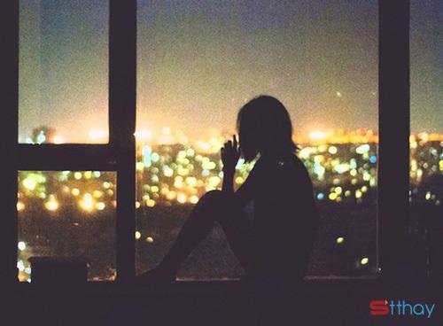 Stt tâm trạng về đêm mưa như xé tan bóng tối tĩnh lặng, nặng trĩu những nỗi buồn