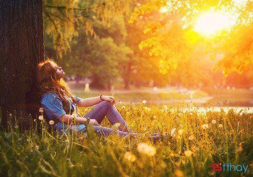 Stt tháng 4 Tháng tư về rồi em ạ, bước qua tổn thương rồi thì hãy cảm nhận hạnh phúc đi em