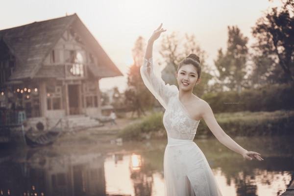 trang điểm cô dâu theo phong cách Tây