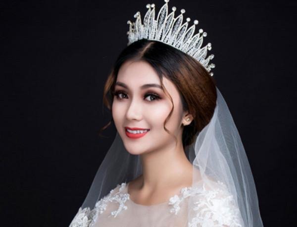 Trang điểm cô dâu tóc ngắn