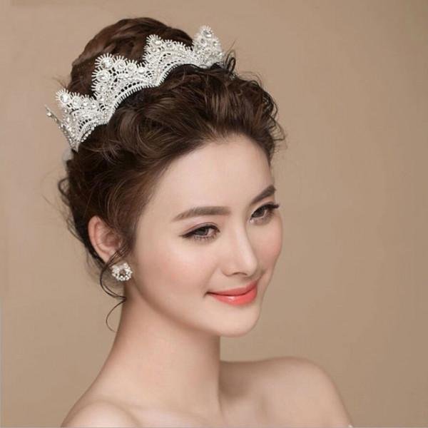 Trang điểm cô dâu tóc ngắn